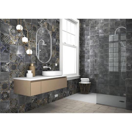 mainzu ricordi loft modern csempe fenyes grafit fekete sotet kezi festes mintas cementlap vintage dekor diszcsempe rusztikus furdoszoba konyha furdo.JPG